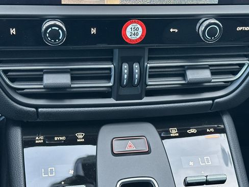 New 2026 Porsche Macan image 25