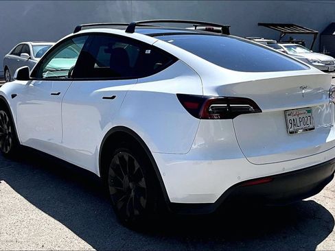 Used 2022 Tesla Model Y Long Range AWD/4WD image 6