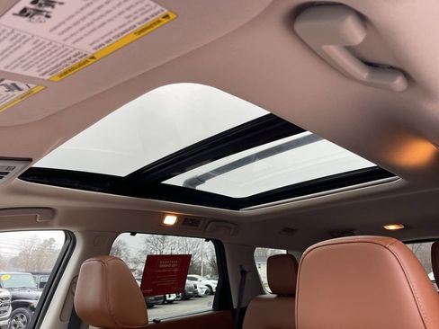 Used 2025 Nissan Pathfinder Platinum w/ Cargo Package image 25