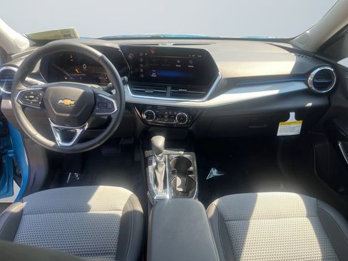 Used 2025 Chevrolet Trax LT w/ Driver Confidence Package FWD image 11