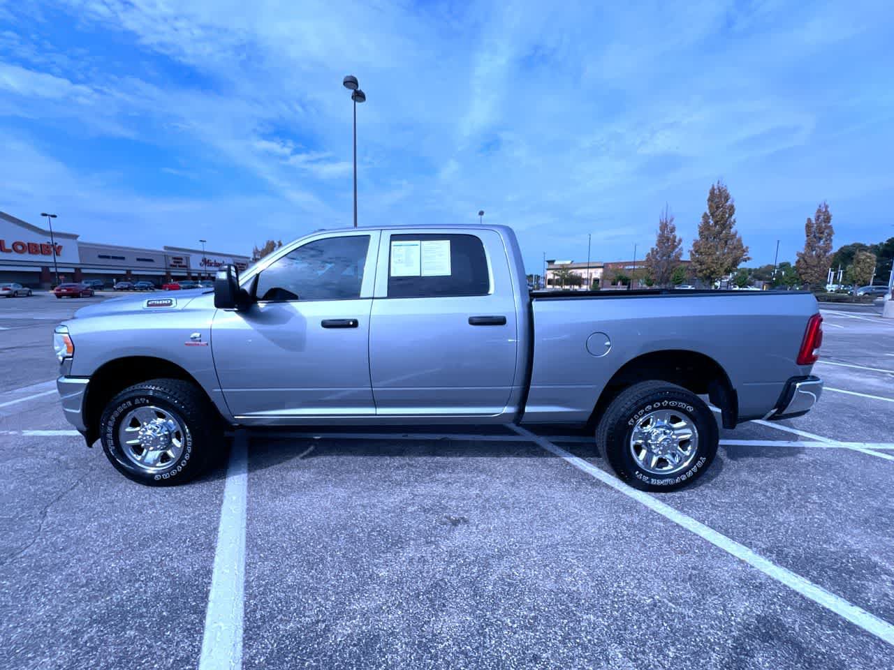 Used 2024 RAM 2500 Tradesman w/ Chrome Appearance Group AWD/4WD image 5
