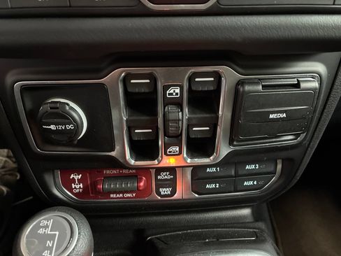 Used 2026 Jeep Wrangler Unlimited Rubicon AWD/4WD image 23