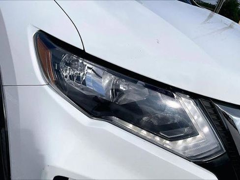 Certified 2019 Nissan Rogue SV FWD image 28