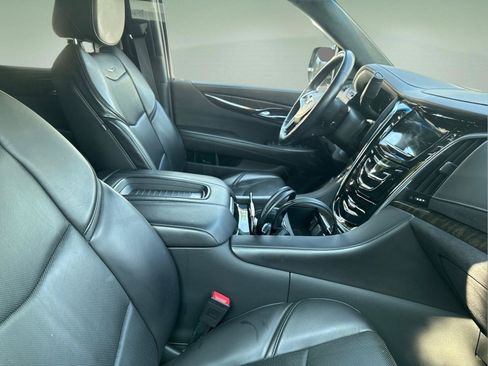 Used 2019 Cadillac Escalade Platinum AWD/4WD image 17