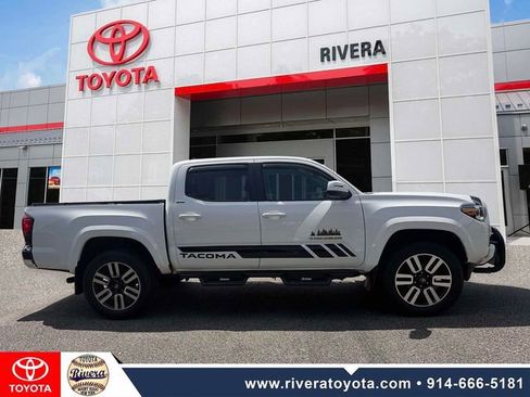 Used 2018 Toyota Tacoma SR5 AWD/4WD image 4