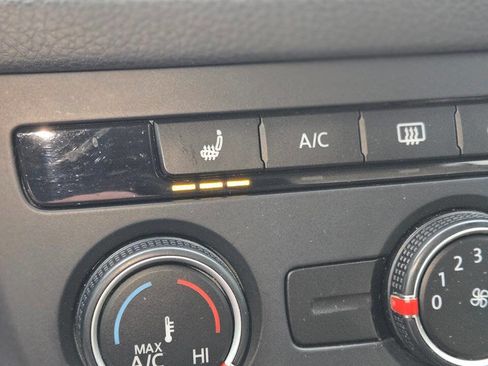 Used 2016 Volkswagen Tiguan S image 16