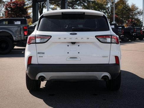 Used 2020 Ford Escape SE image 9