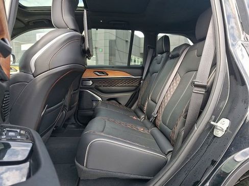 Used 2023 Jeep Grand Cherokee Summit AWD/4WD image 10