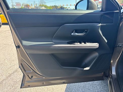 Certified 2025 Nissan Kicks SR image 12