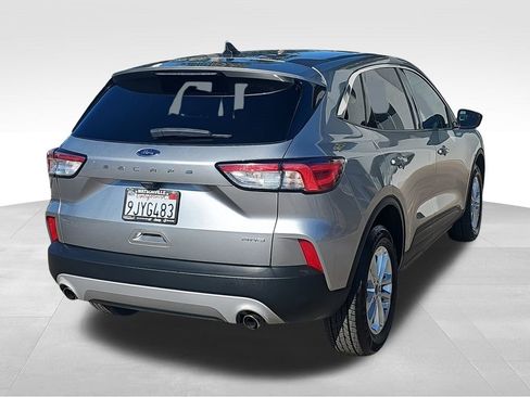 Used 2022 Ford Escape SE image 3
