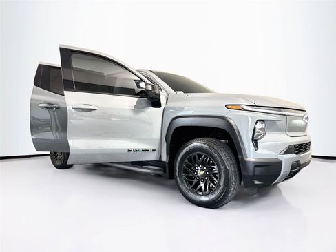 Used 2026 Chevrolet Silverado EV LT AWD/4WD image 35