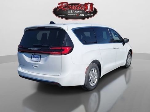 New 2026 Chrysler Pacifica Select image 9