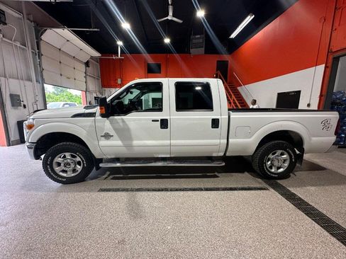 Used 2016 Ford F250 XLT w/ XLT Value Package AWD/4WD image 4