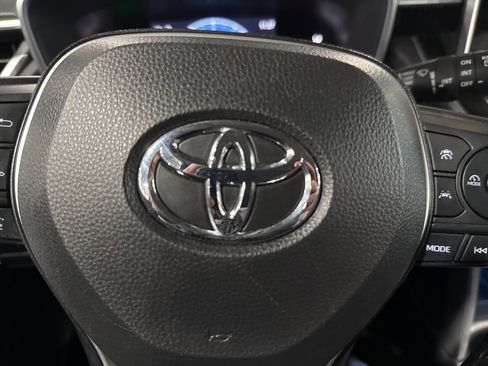 Used 2023 Toyota Corolla Cross XLE image 16