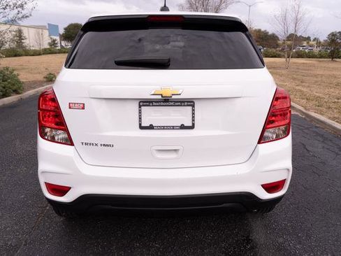 Used 2022 Chevrolet Trax LS w/ Tint and Cruise Package image 4