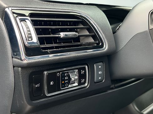 Used 2023 Lincoln Navigator 4WD image 50
