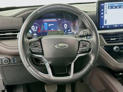 Used 2025 Ford Explorer Platinum w/ LUX Leather Package image 18