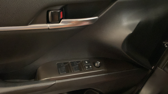 Used 2022 Toyota Camry SE FWD image 26