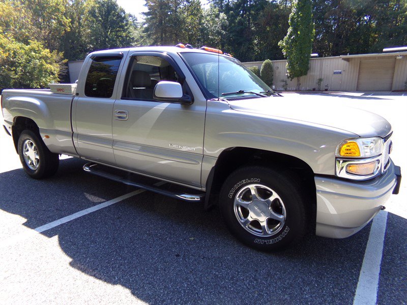 Used 2004 GMC Sierra 1500 Denali AWD/4WD image 5