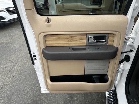 Used 2011 Ford F150 Lariat w/ Lariat Chrome Pkg image 11