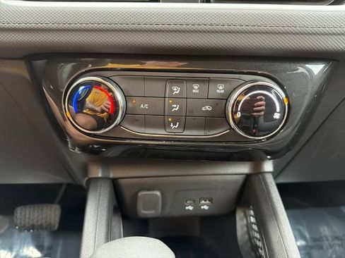 Used 2025 Chevrolet TrailBlazer LT AWD/4WD image 21