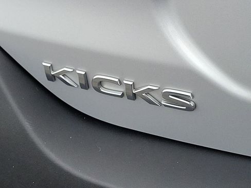 Used 2019 Nissan Kicks S FWD image 29