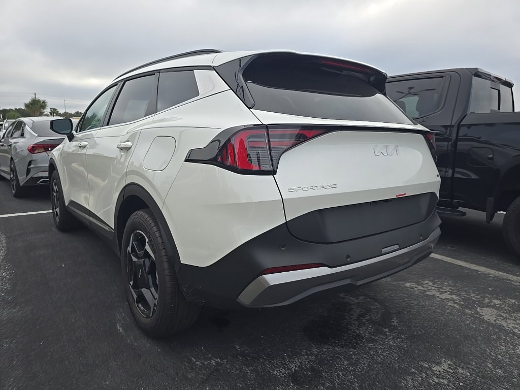 Certified 2026 Kia Sportage EX w/ EX Panoramic Sunroof Package AWD/4WD image 11