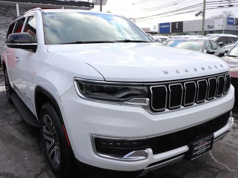 Used 2024 Jeep Wagoneer L Series II w/ Flexible Seating Group image 7