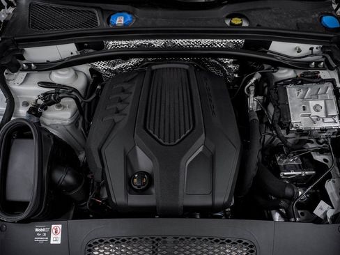 Certified 2025 Porsche Macan image 29