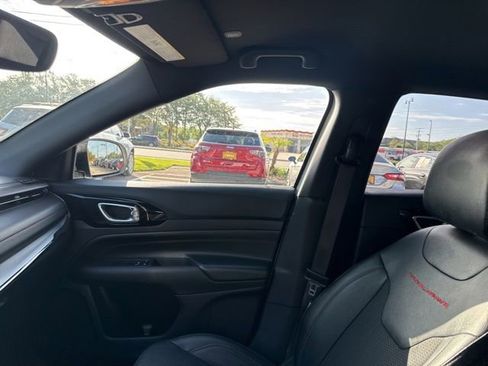 Used 2025 Jeep Compass Trailhawk AWD/4WD image 24