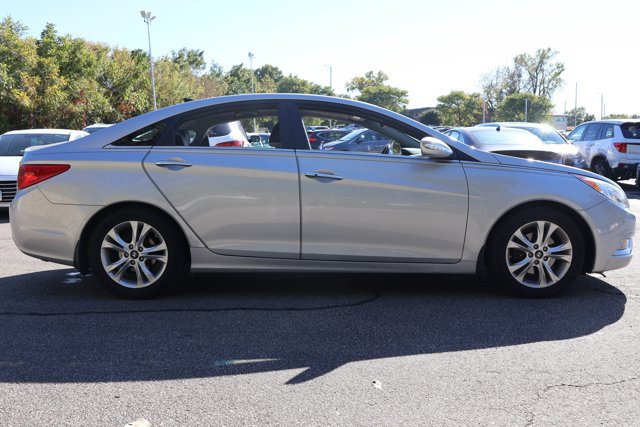 Used 2012 Hyundai Sonata Limited w/ Navigation Pkg FWD image 4