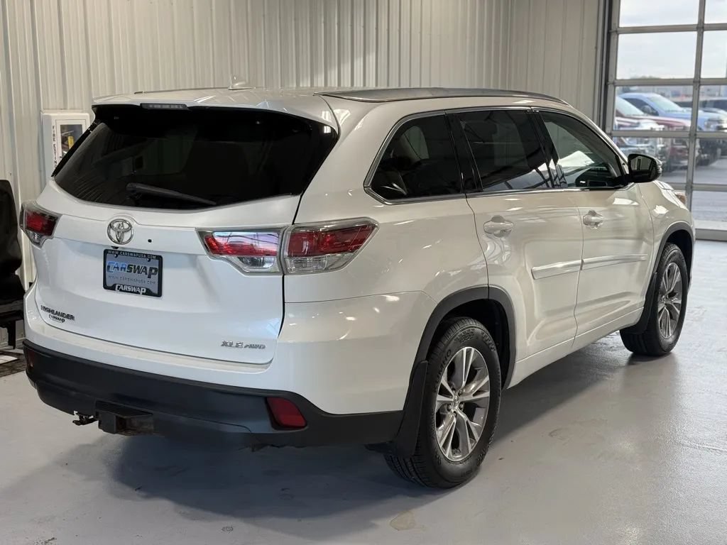 Used 2015 Toyota Highlander XLE AWD/4WD image 3