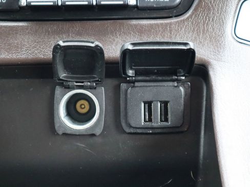 Used 2015 Chevrolet Suburban LT image 31