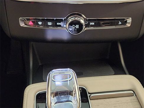 New 2026 Volvo XC90 B6 Plus w/ Protection Package Premier image 19