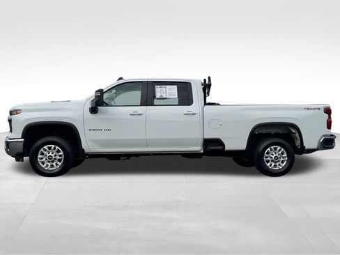 Used 2025 Chevrolet Silverado 2500 LT w/ Convenience Package AWD/4WD image 4