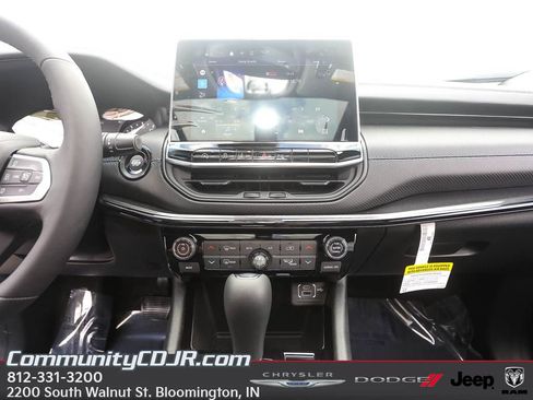 New 2025 Jeep Compass Limited w/ Sun & Sound Group AWD/4WD image 14