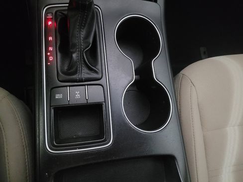 Used 2019 Kia Sorento LX image 26