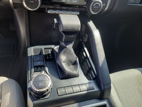 Certified 2025 Toyota 4Runner SR5 AWD/4WD image 19