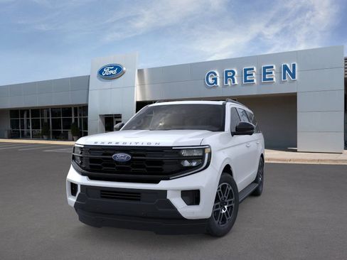 Used 2025 Ford Expedition Active AWD/4WD image 3