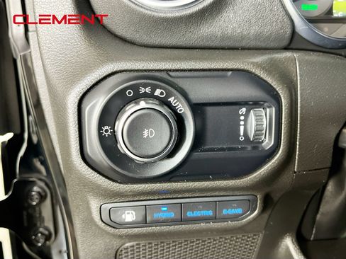 Used 2023 Jeep Wrangler Unlimited Sahara w/ Cold Weather Group AWD/4WD image 12