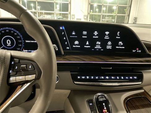 Used 2023 Cadillac Escalade ESV Sport Platinum w/ LPO, ONYX Package image 17