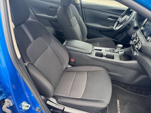 Used 2025 Nissan Sentra SV FWD image 34