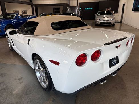 Used 2006 Chevrolet Corvette Coupe w/ Preferred Equipment Group RWD image 8