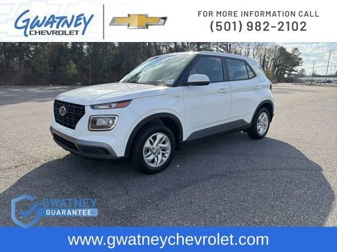 Used 2021 Hyundai Venue SE image 1