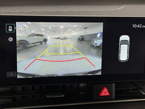 Used 2025 Kia Carnival EX image 18