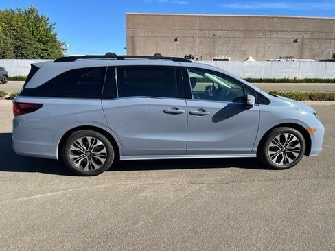 Used 2026 Honda Odyssey Elite image 3
