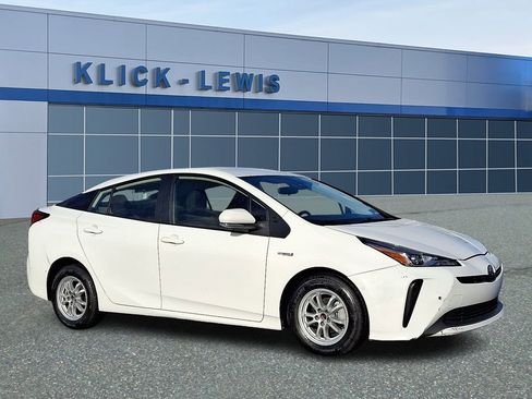 Used 2022 Toyota Prius L Eco image 1