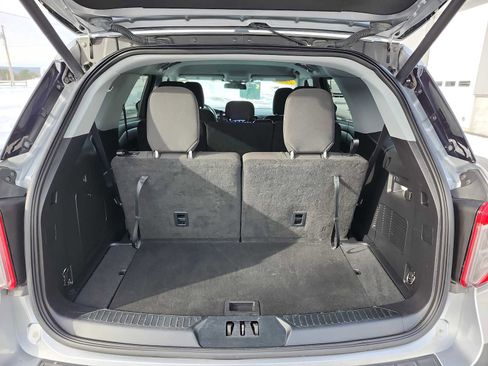 Used 2021 Ford Explorer XLT image 17