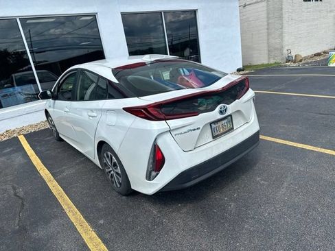 Used 2022 Toyota Prius Prime LE FWD image 3