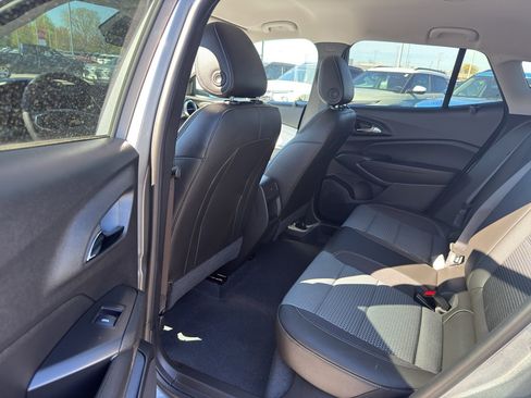 Used 2026 Chevrolet Trax LT w/ LT Convenience Package FWD image 29